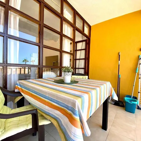 One-bedroom With Ocean View And Pool In Puerto Santiago Apartmán