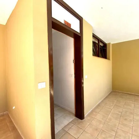One-bedroom With Ocean View And Pool In Puerto Santiago Apartmán